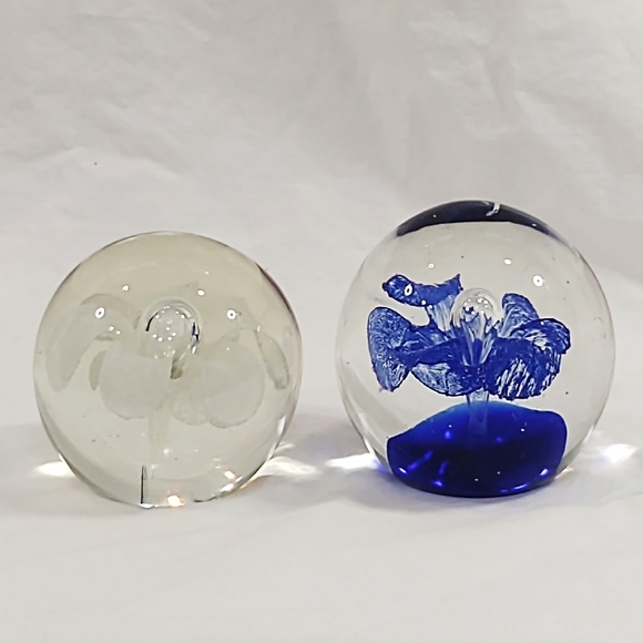 Vintage Set! 1 Blue & 1 White Hand-Blown Glass Floating Flower Paperweights - Picture 12 of 12